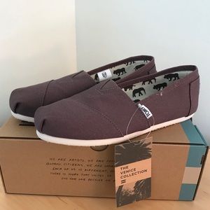 BRAND NEW Toms